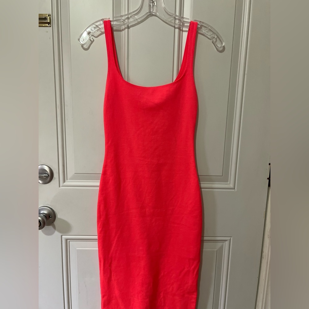 Zara Bodycon Neon PinkDress with slit at back. Hits just below knees. Size S